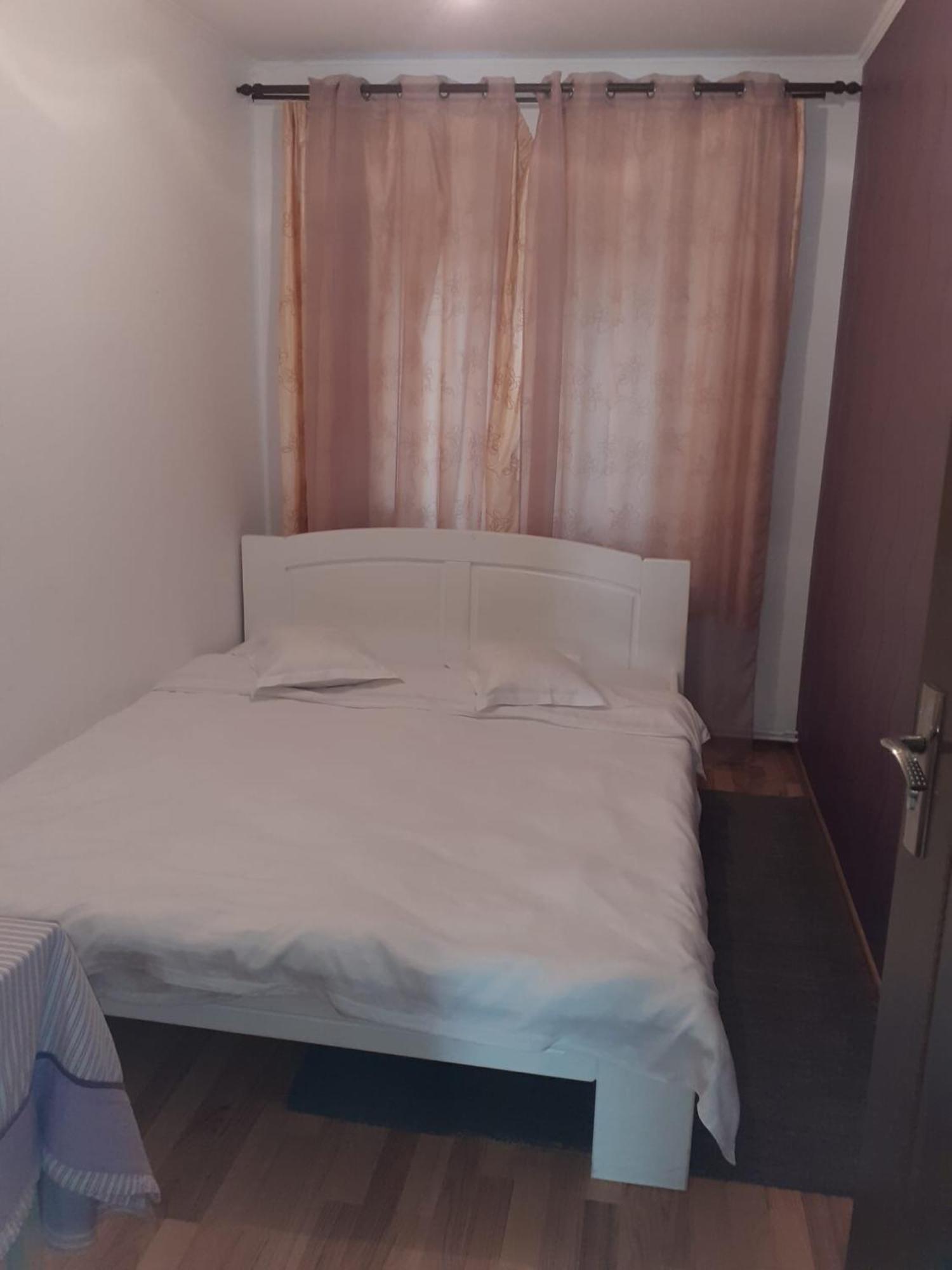 Apartament Cu 3 Camere La Poala Muntilor Fagaras Victoria  Esterno foto