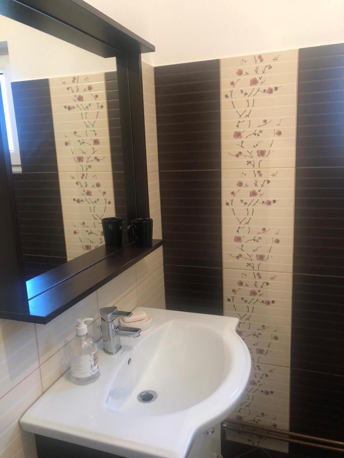 Apartament Cu 3 Camere La Poala Muntilor Fagaras Victoria  Esterno foto
